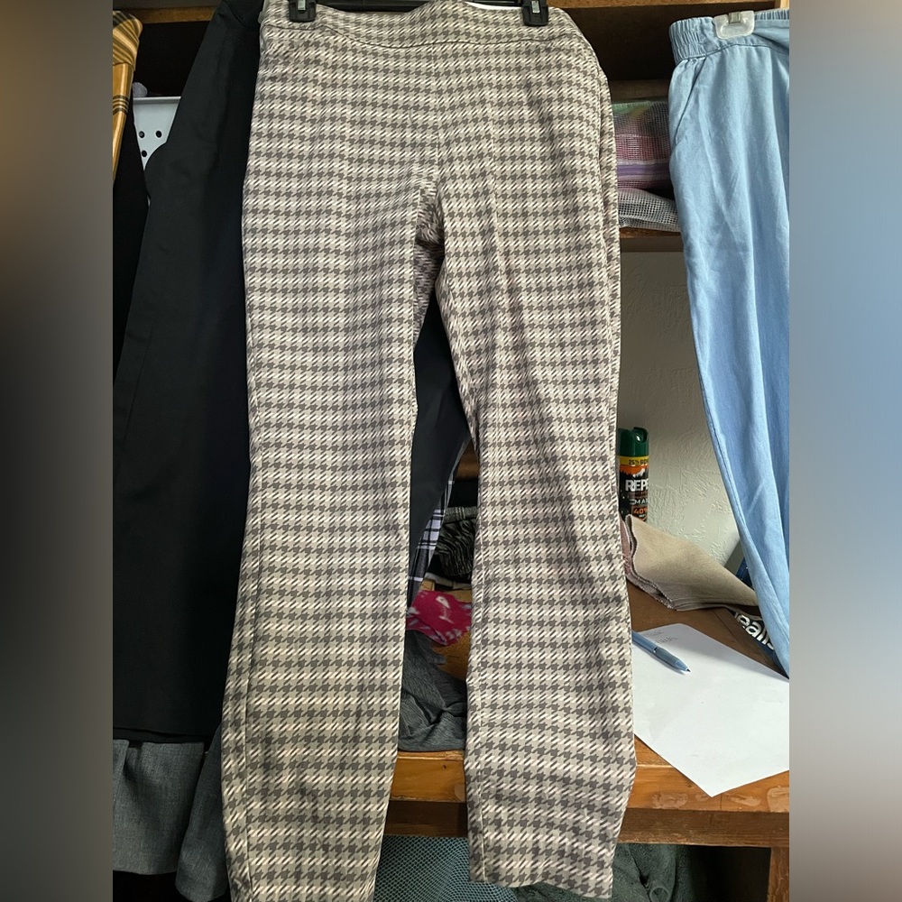 Women’s Houndstooth Pants.  Pink and taupes. But short or ankle length.